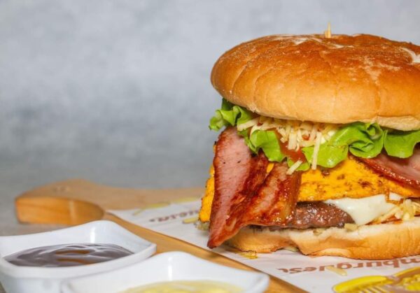 Hamburguesa La Resabiada Los Maestros del Sabor